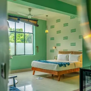Minimalist One Hauz Khas Village *** ניו דלהי