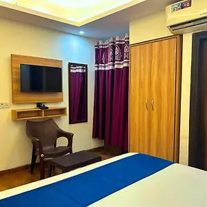 Hotel Golden Bliss At International Airport